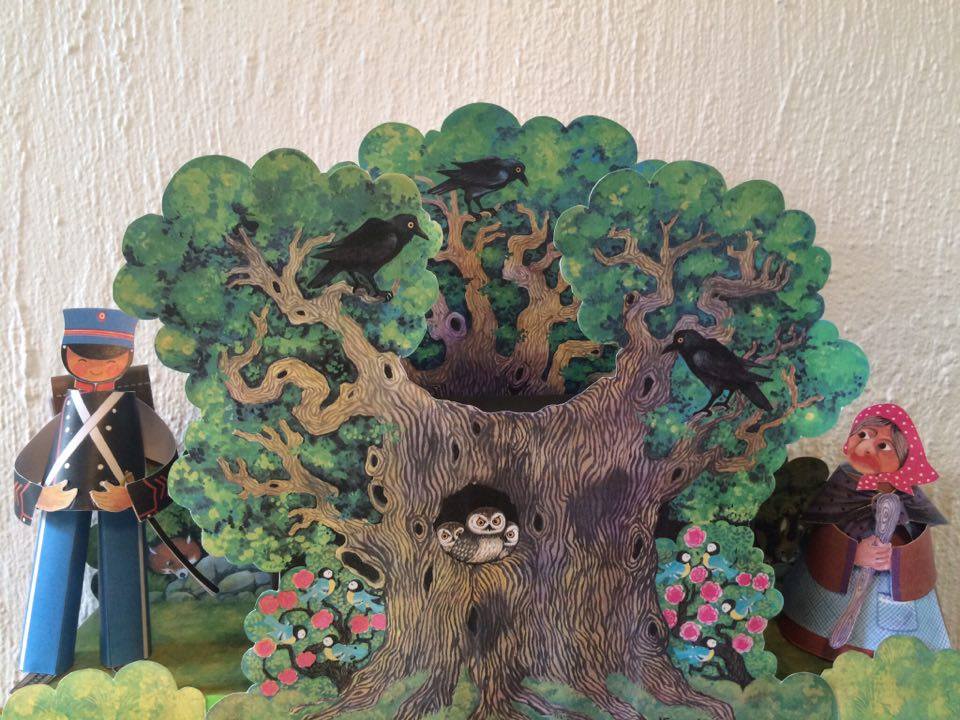 Karen K Fyrtøjet Soldat heks træ